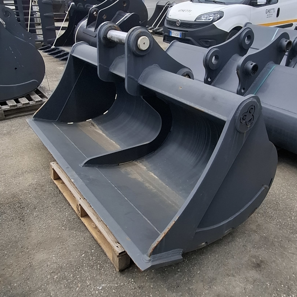 Benna pulizia fossi per Escavatori CNH 240Q